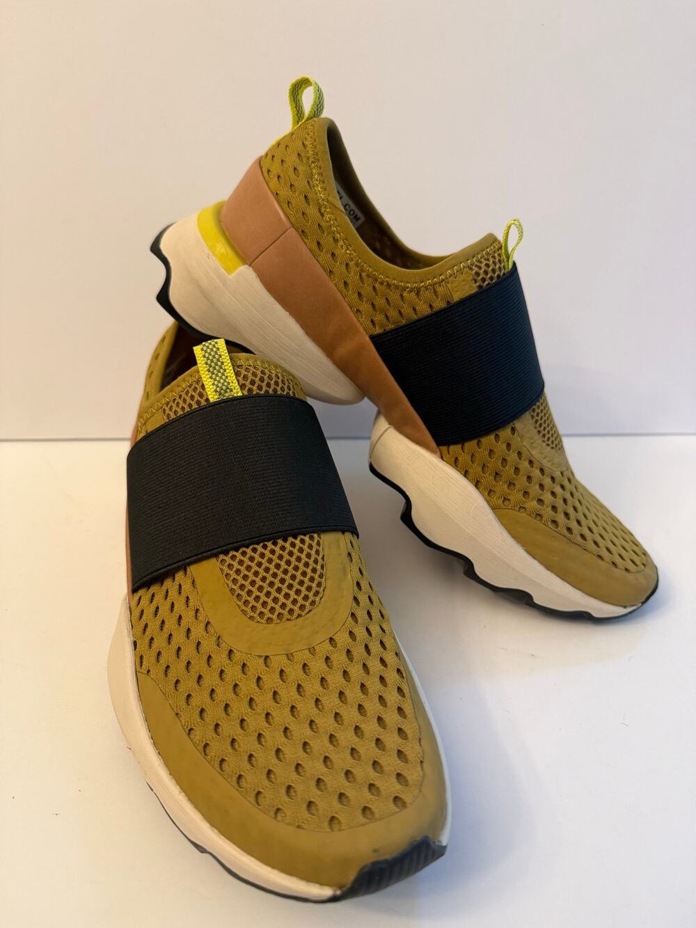 Sorel Kinetic Impact Strap Sneakers Women’s Size 8.5 Dioxide Gold